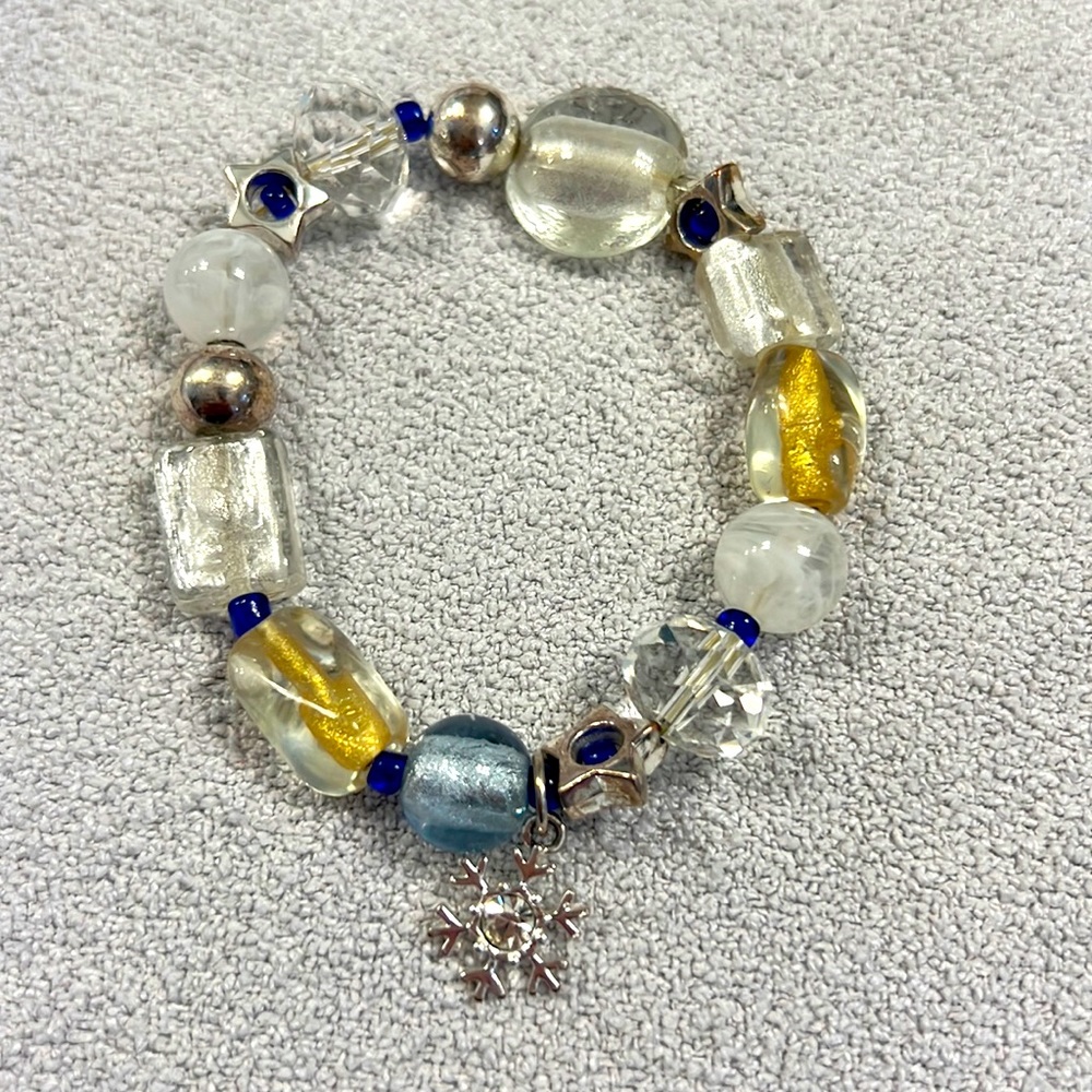Costume jewelry, stretchy beaded holiday bracelet